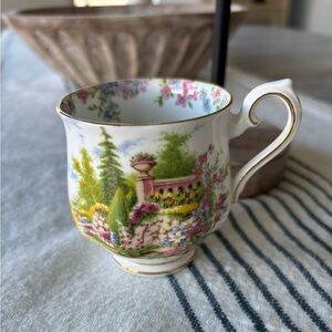 🍃💕 Vintage Royal Albert Bone China Tea Cup • Kentish Rockery